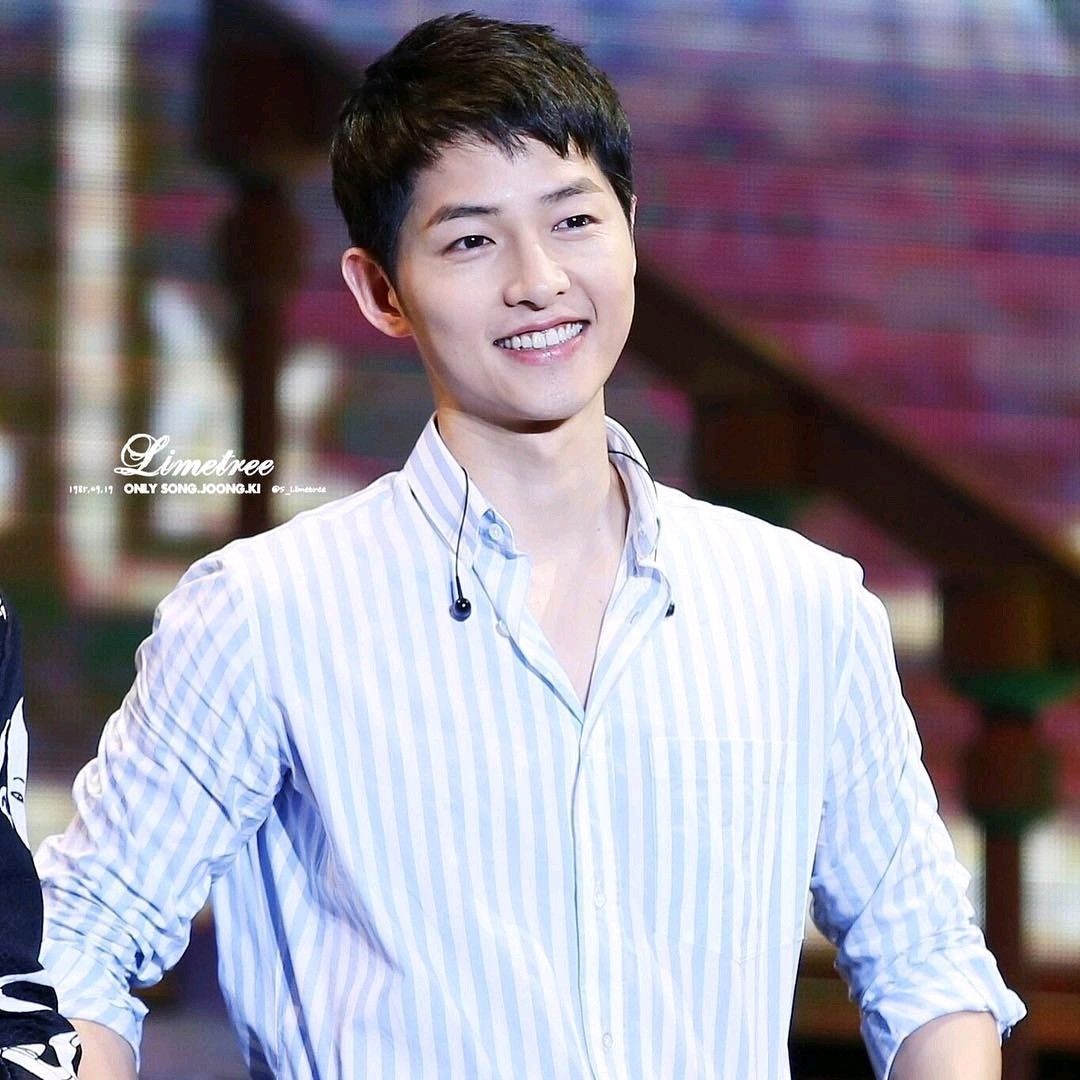 A moment captured by a fan of Song Joongki