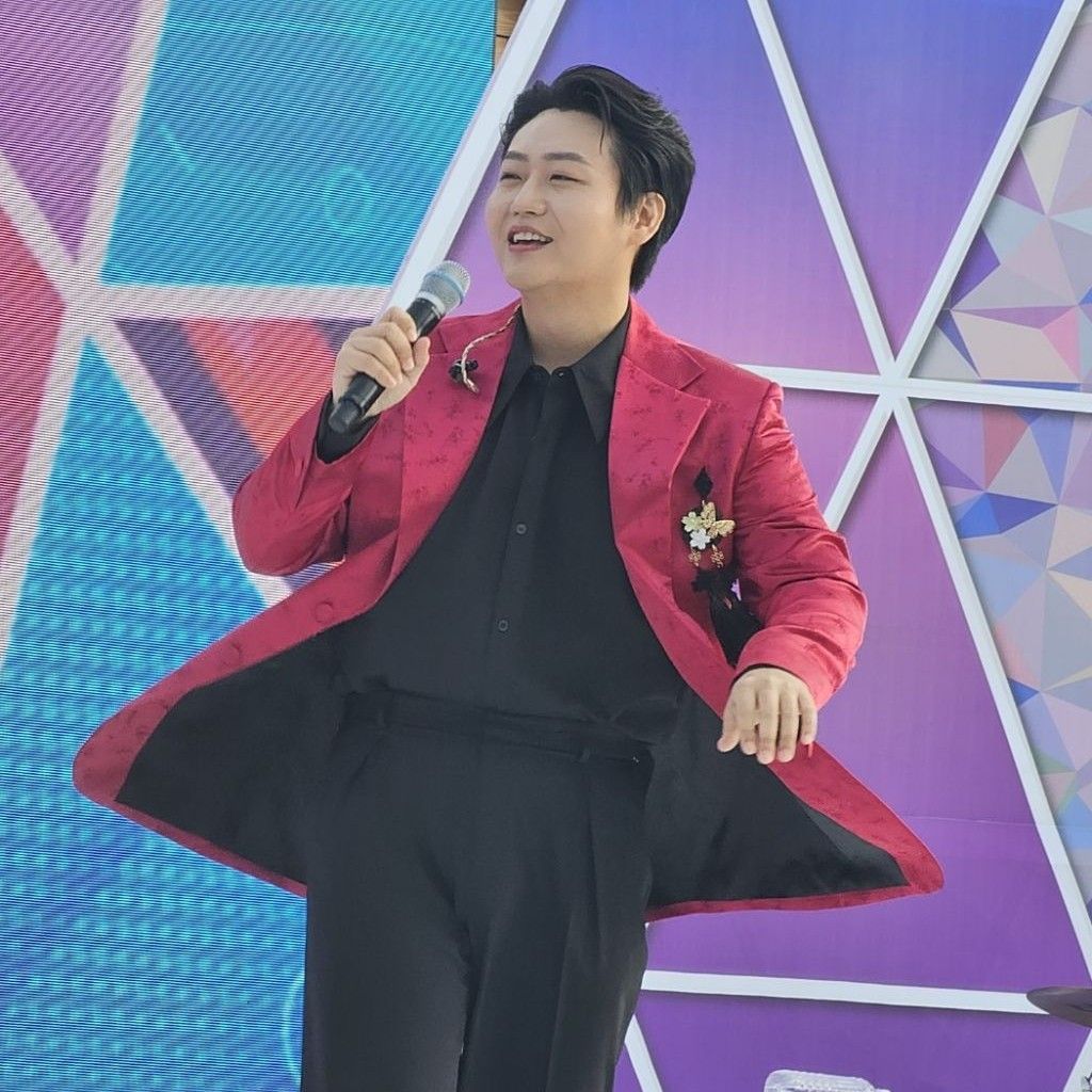 A moment captured by a fan of Min Soohyun