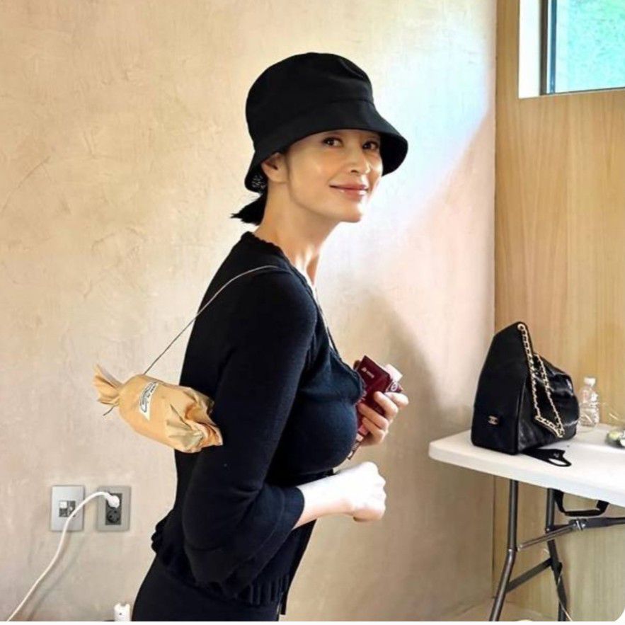 Behind-the-scenes cut of Kim Hyesoo