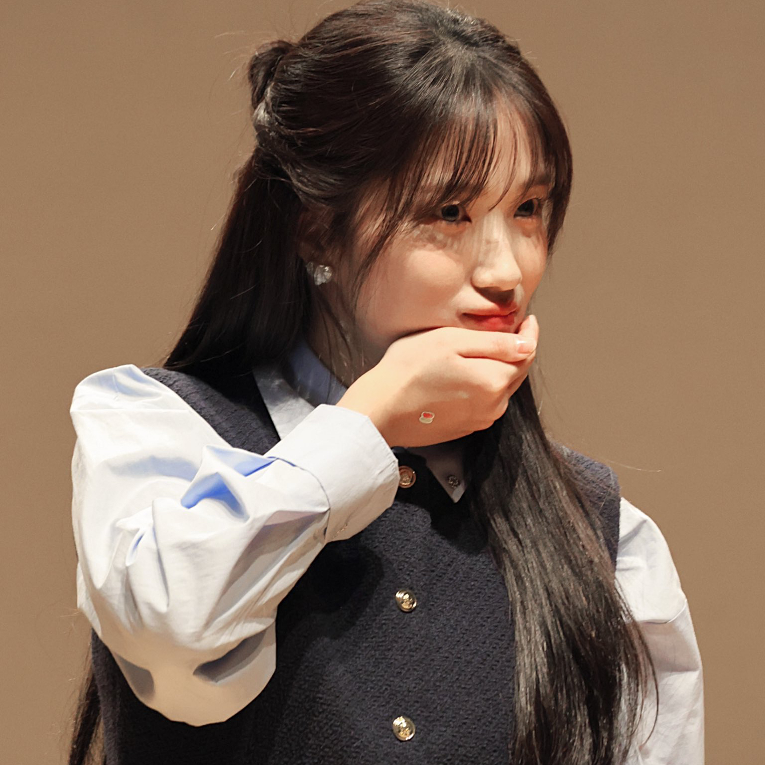 Behind-the-scenes cut of Kim Hyeyoon