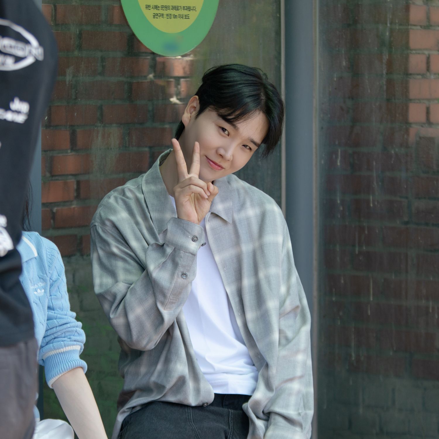 A moment captured by a fan of Song Minjun