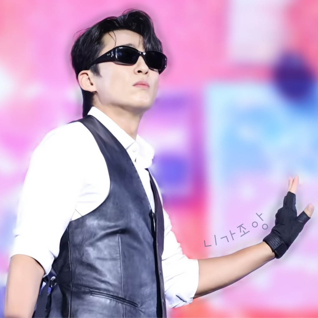 A moment captured by a fan of Shin Seungtae