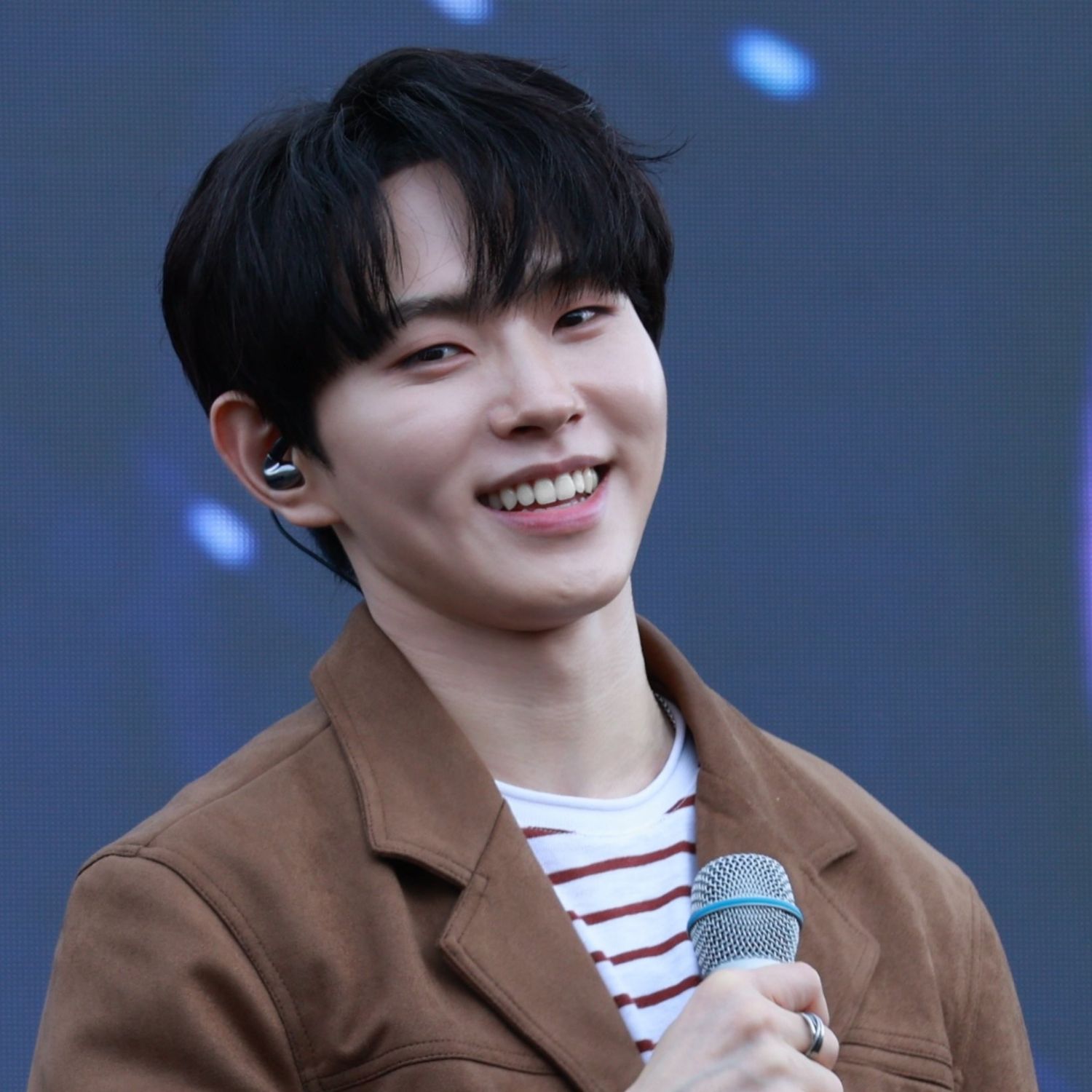 A moment captured by a fan of Lee Byeongchan