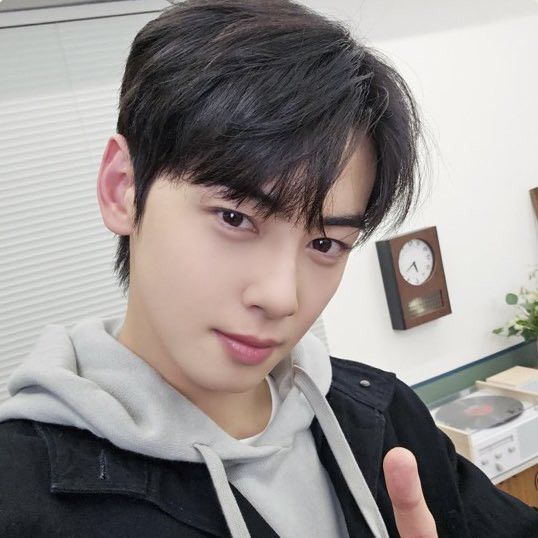 Recent activity shot of Cha Eunwoo