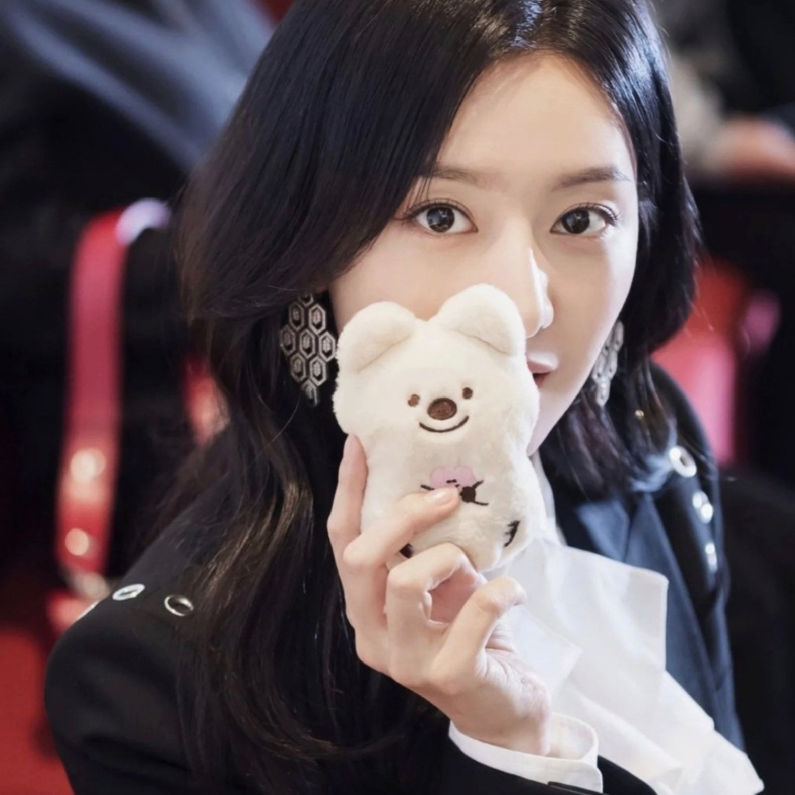 Behind-the-scenes cut of Kim Jiwon