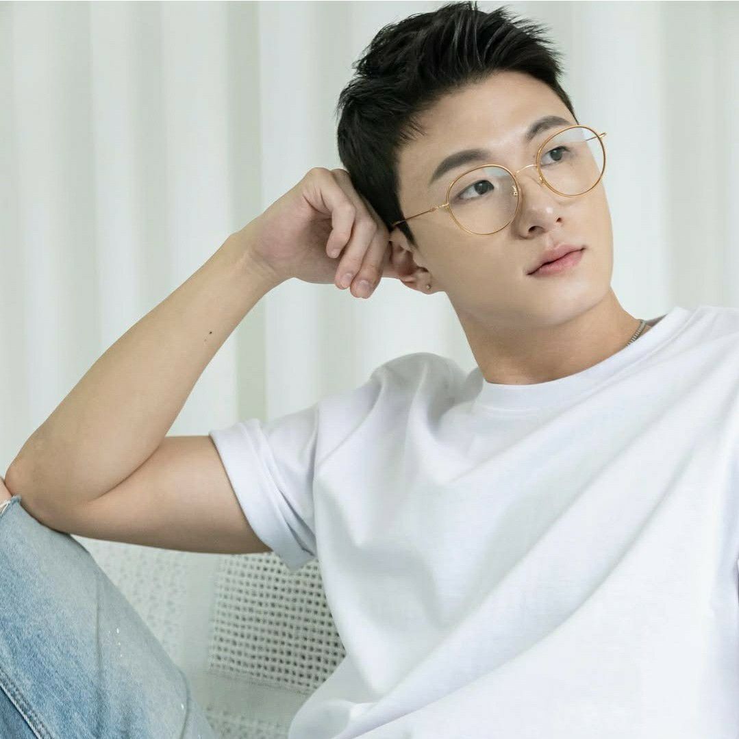 Latest photo of Shin Seungho
