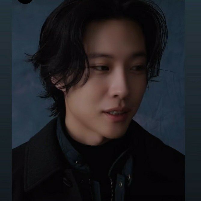 Recent activity shot of Lee Jongwon