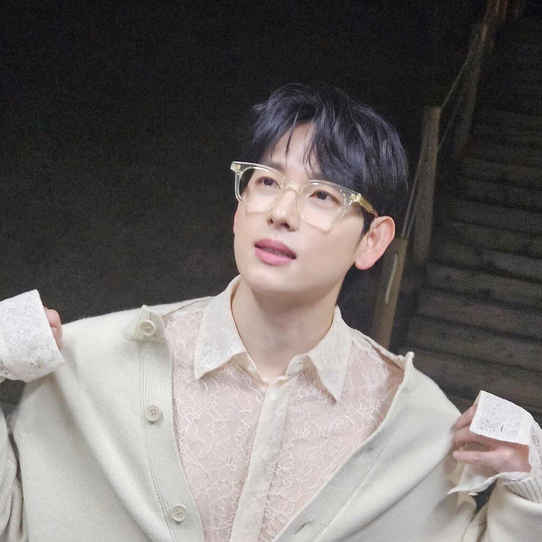 A moment captured by a fan of Lim Siwan