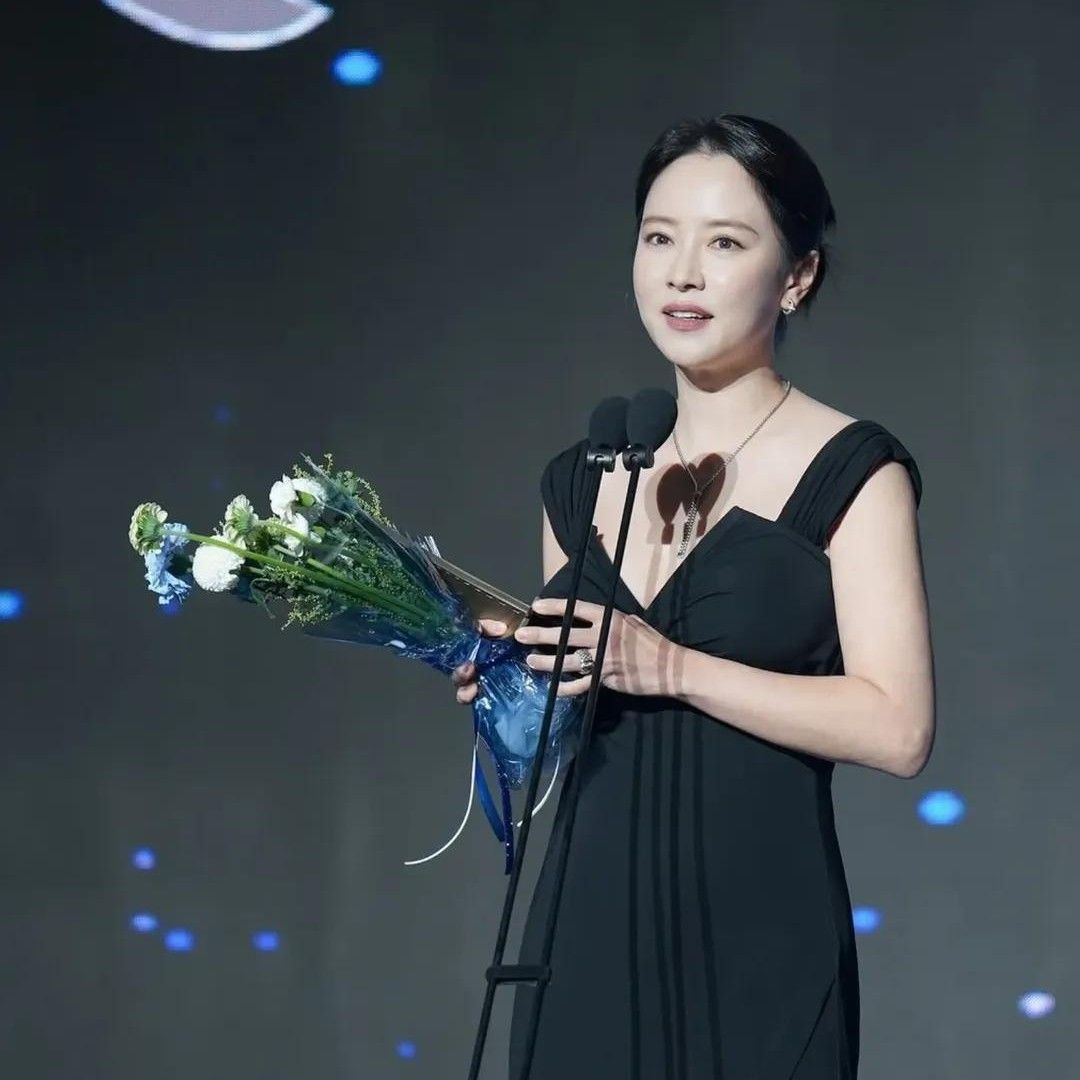 粉丝拍下的宋智孝瞬间