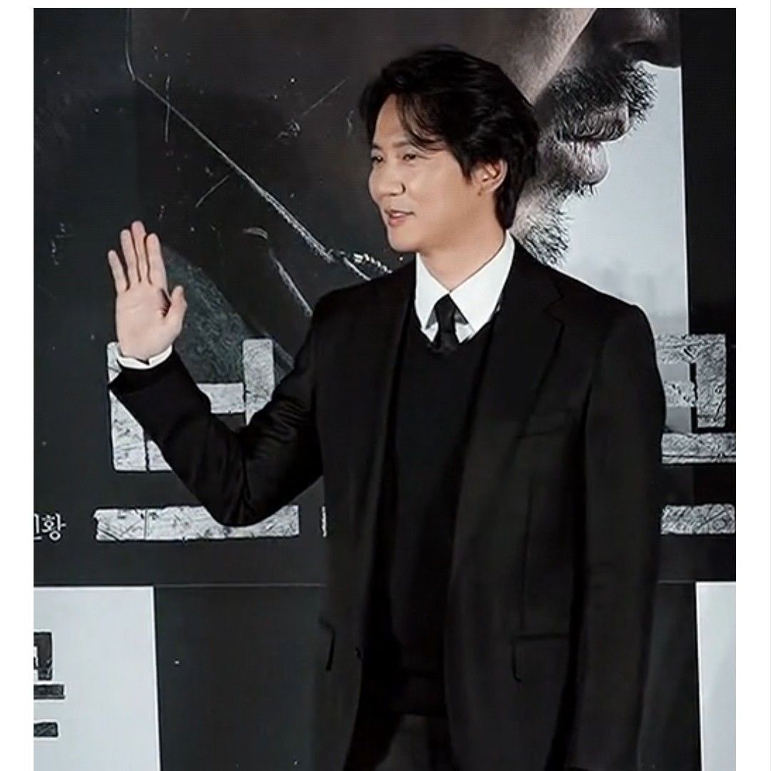 Behind-the-scenes cut of Kim Namgil