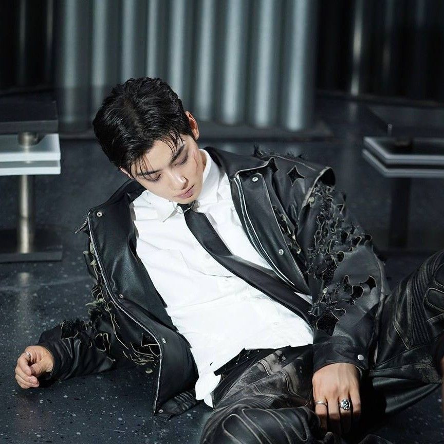 Behind-the-scenes cut of Cha Eunwoo