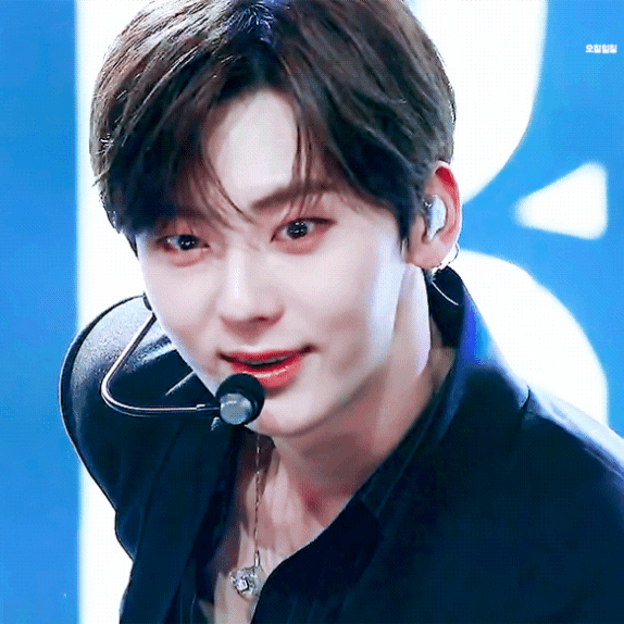 Behind-the-scenes cut of Hwang Minhyun