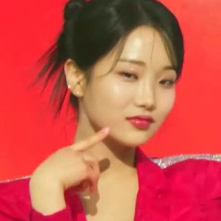 A moment captured by a fan of Kim Soyeon (2004)