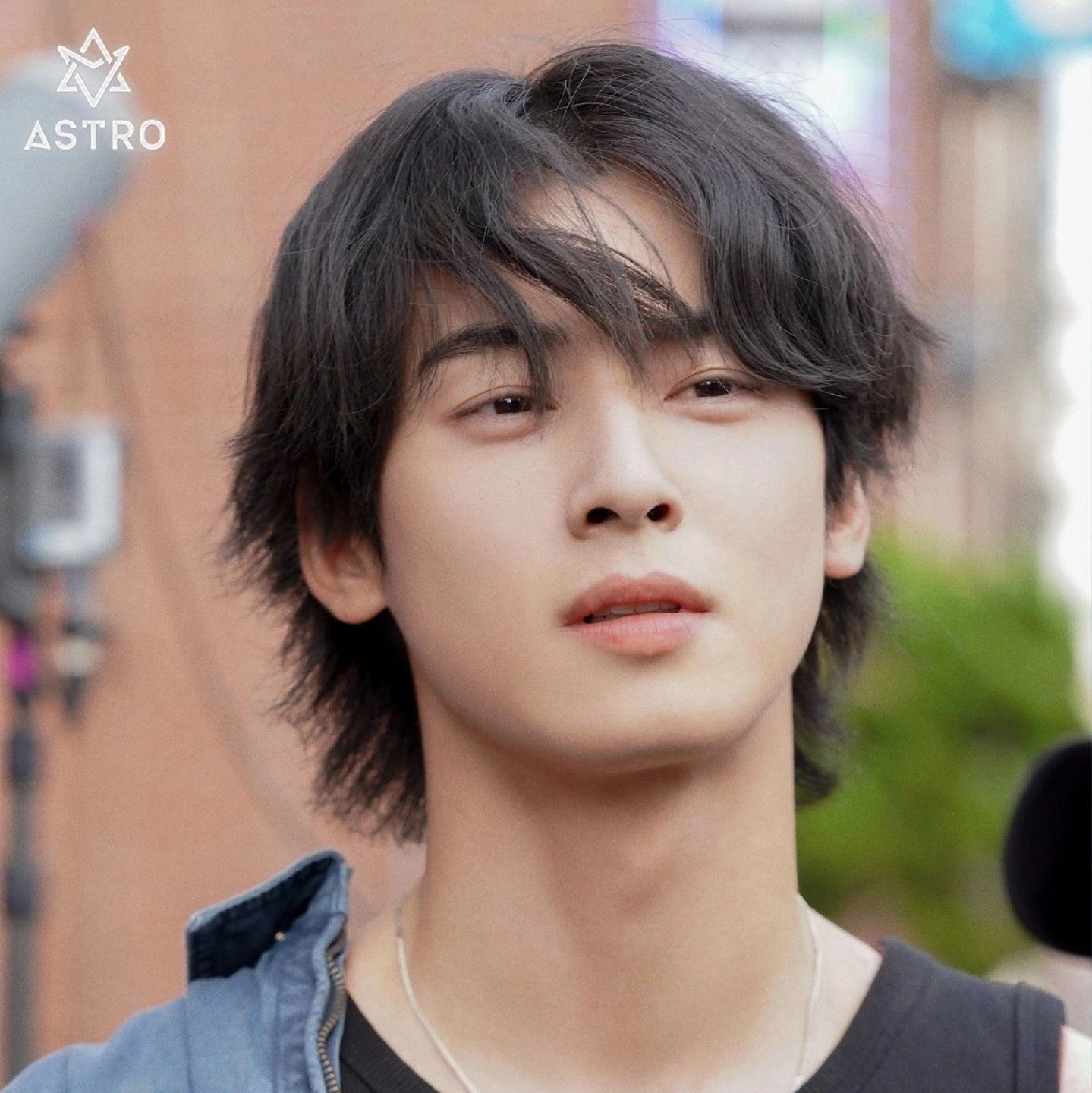 A moment captured by a fan of Cha Eunwoo