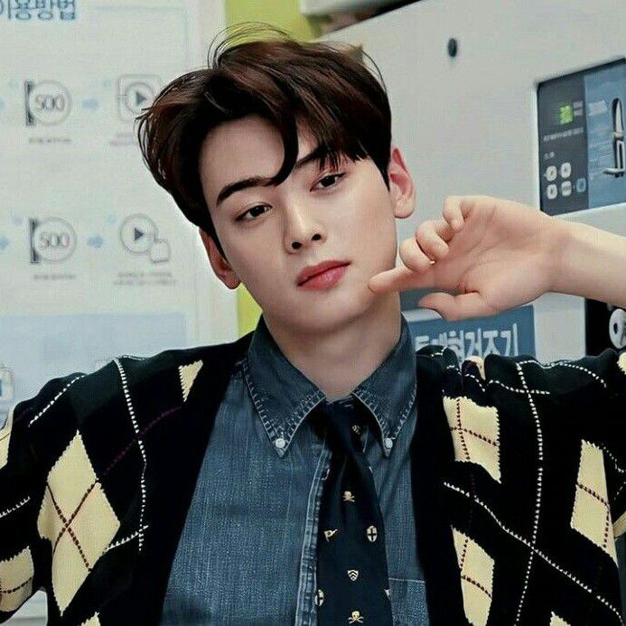 Behind-the-scenes cut of Cha Eunwoo