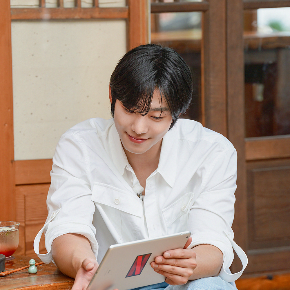 Recent activity shot of Ahn Hyoseop