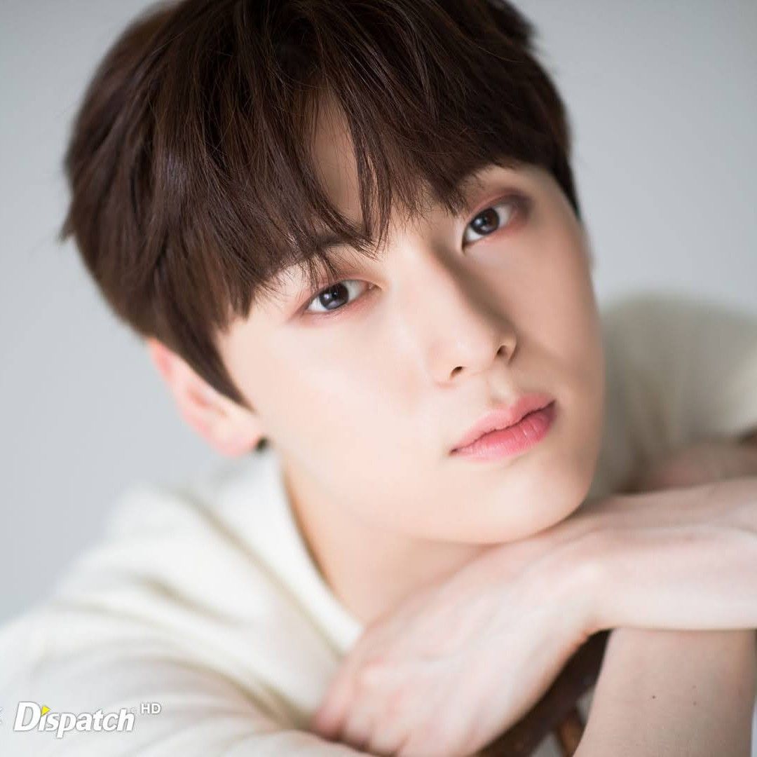 A moment captured by a fan of Hwang Minhyun