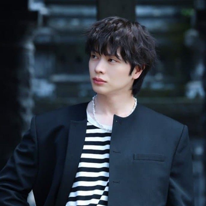 A moment captured by a fan of Yook Sungjae