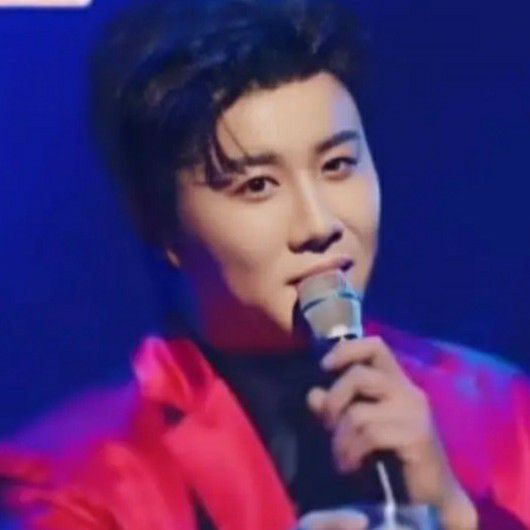 チン・ヘソンのビハインドカット