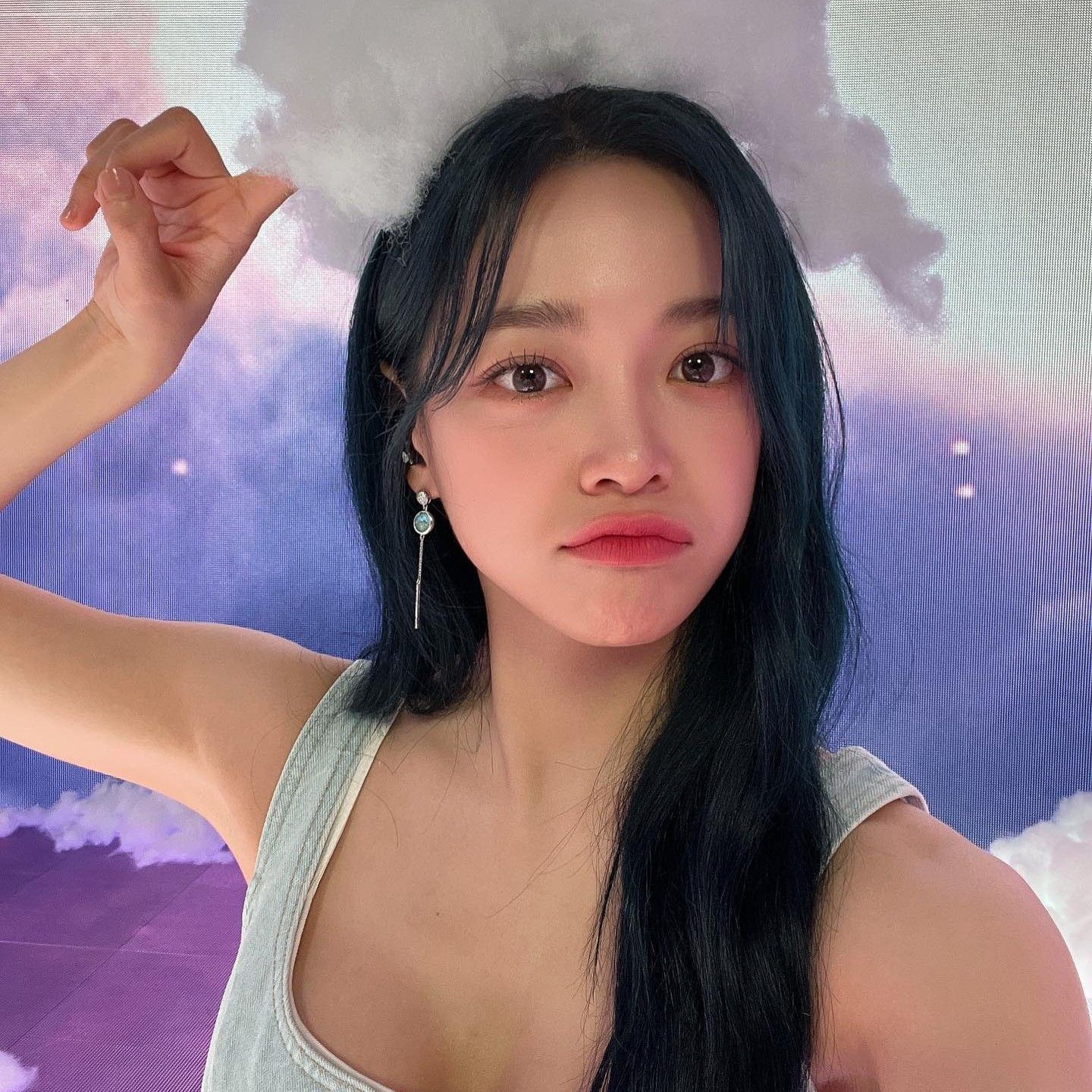 Behind-the-scenes cut of Kim Sejeong