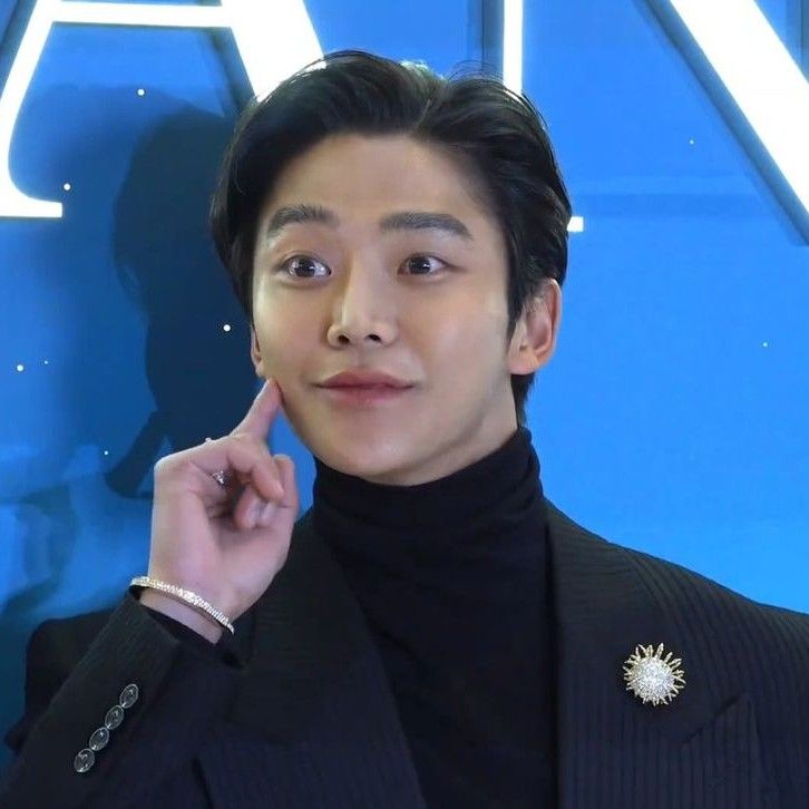 Cuplikan di balik layar dari Rowoon