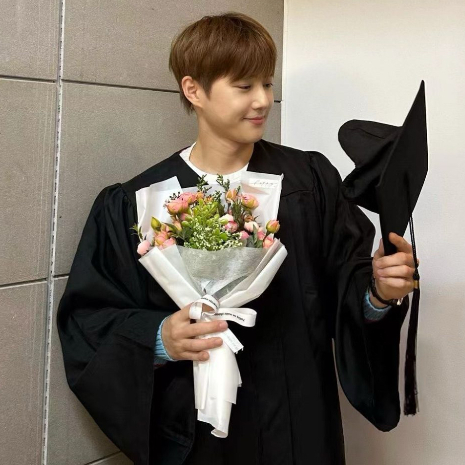 Behind-the-scenes cut of Suho