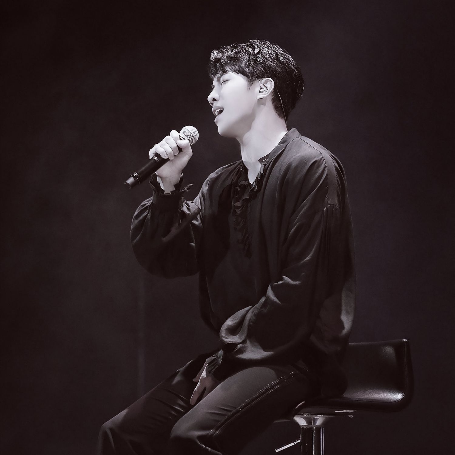 Recent activity shot of Lee Seunggi