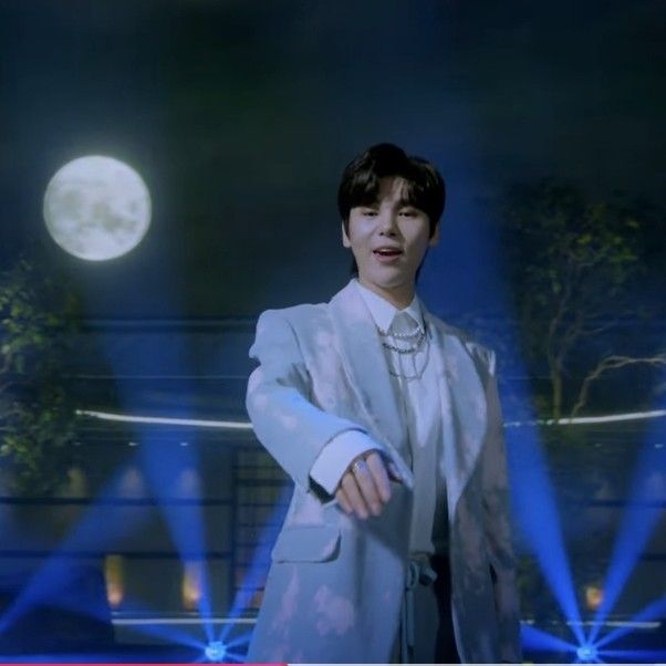 A moment captured by a fan of Kim Junsu (1991)
