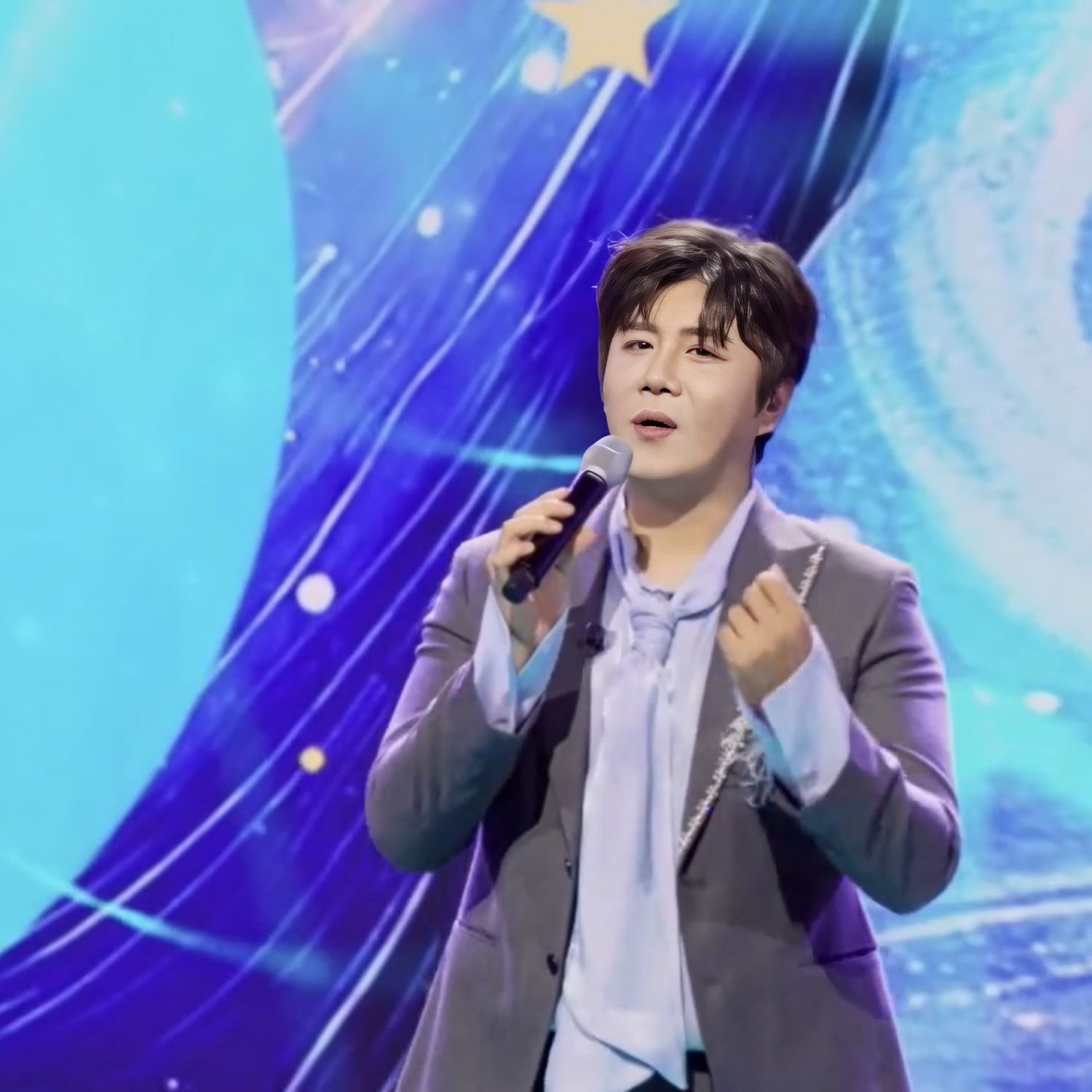 진해성의 비하인드 컷