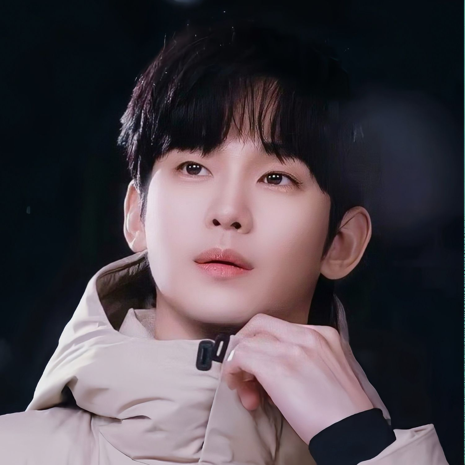 粉丝拍下的金秀贤瞬间