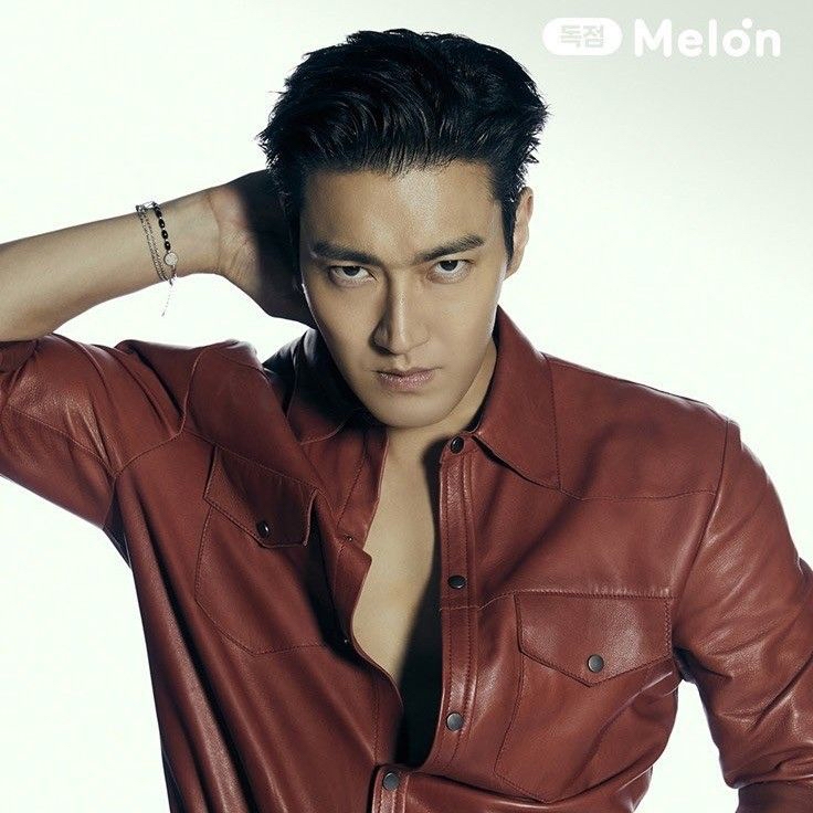 Recent activity shot of Choi Siwon