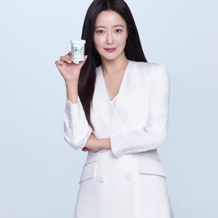 Behind-the-scenes cut of Kim Heesun