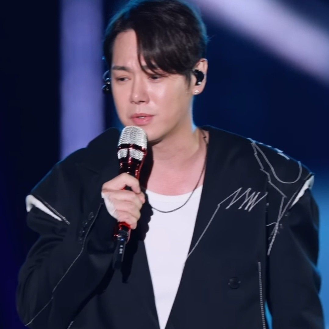 A moment captured by a fan of Hwanhee