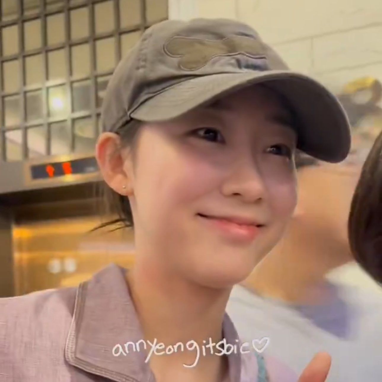 Behind-the-scenes cut of Han Yeji