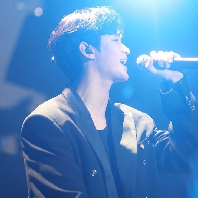 Foto kegiatan terbaru dari Kim Soohyun
