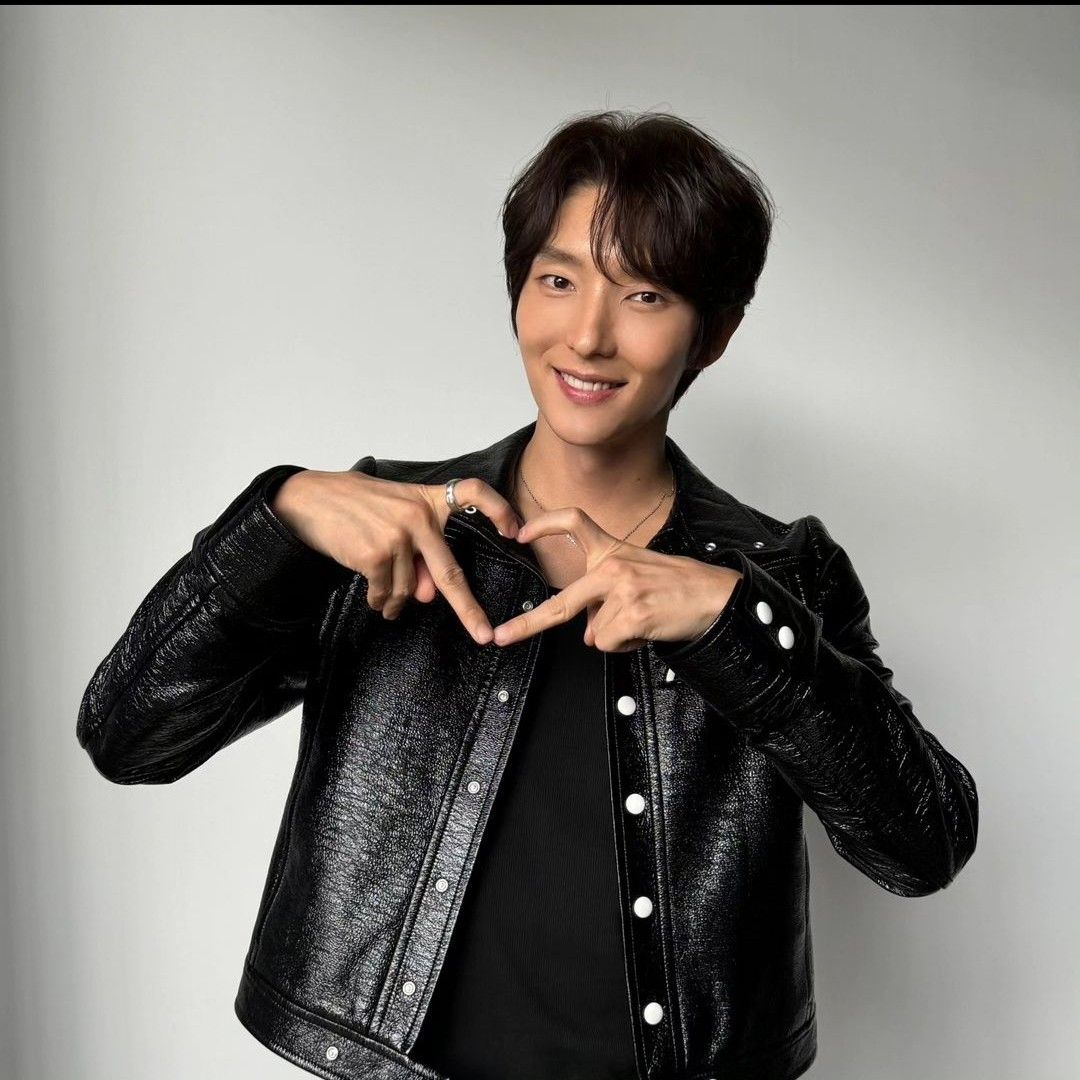 A moment captured by a fan of Lee Joongi