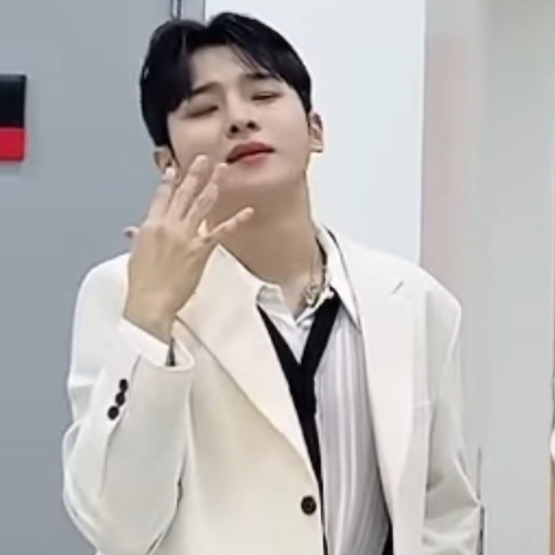 A moment captured by a fan of Seong Ri