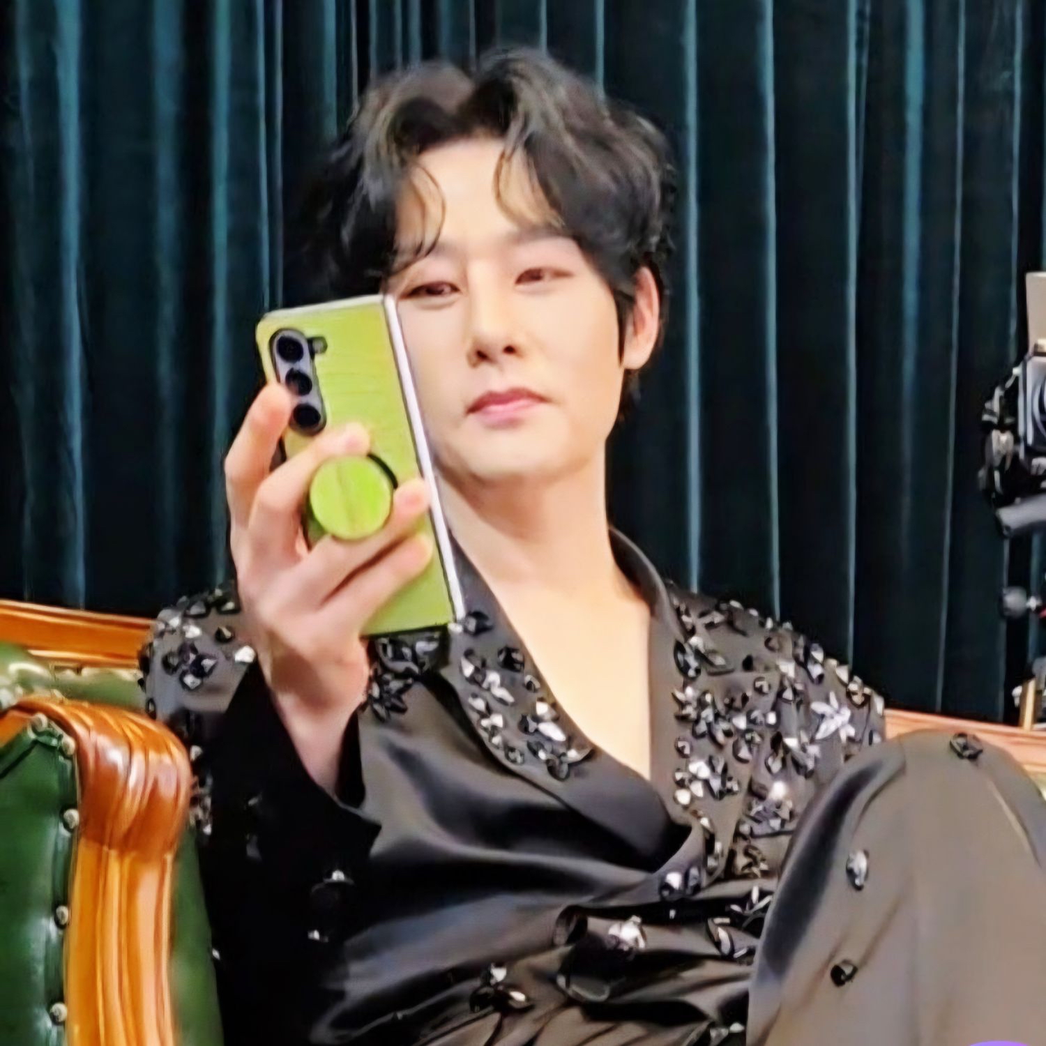 오늘 가장 핫한 셀럽 커뮤니티 피드