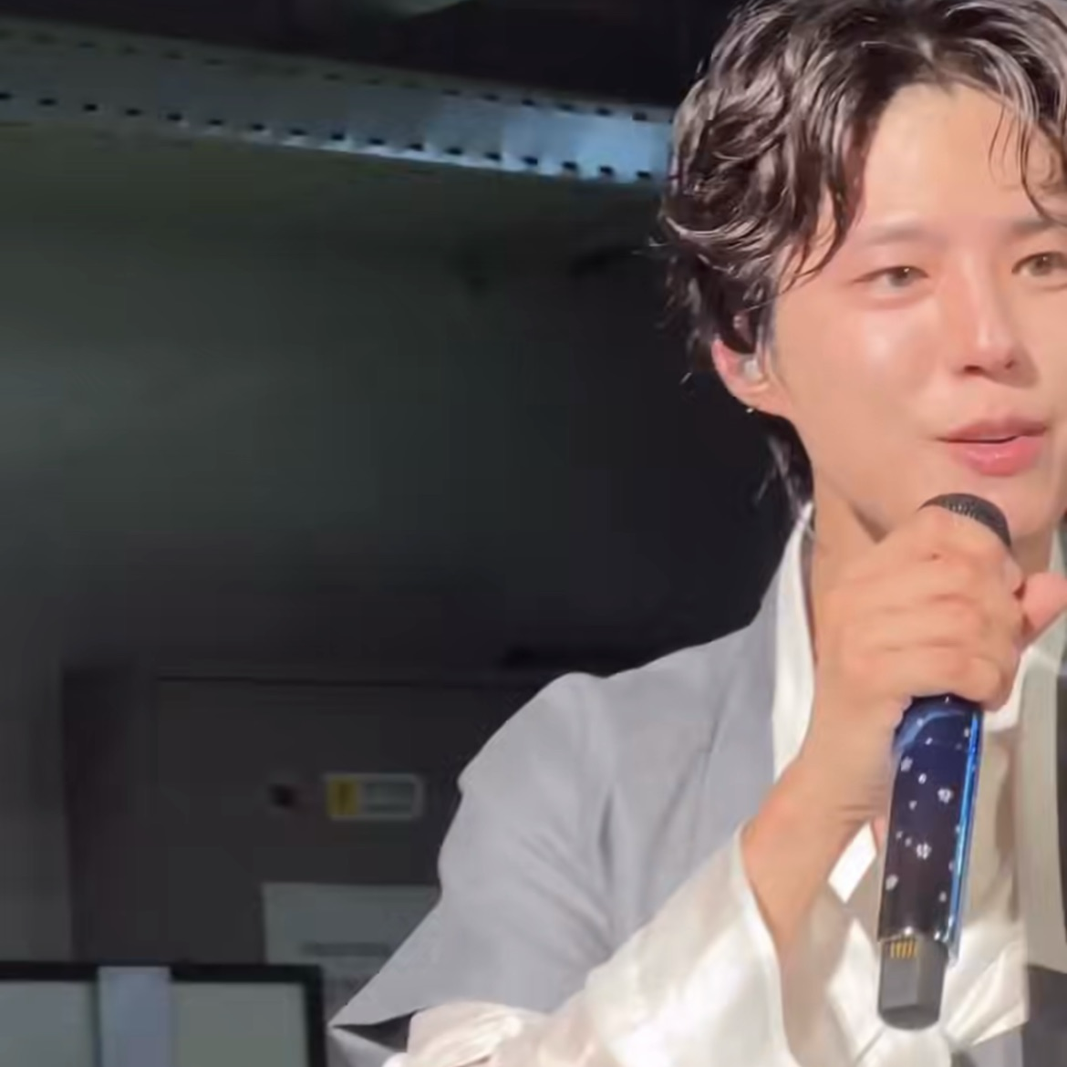 Behind-the-scenes cut of Park Bogum