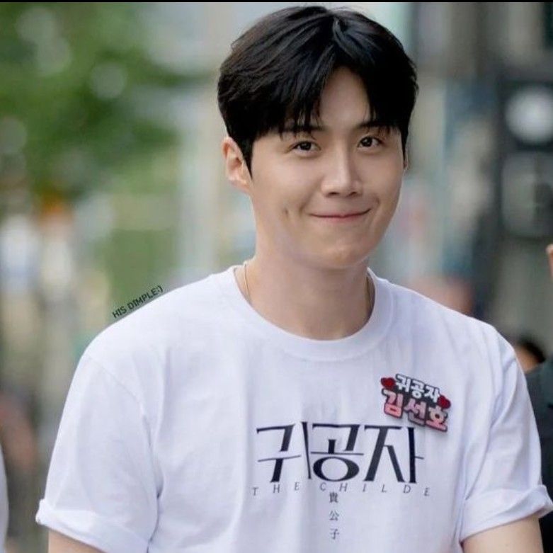 粉絲拍下的金宣虎瞬間