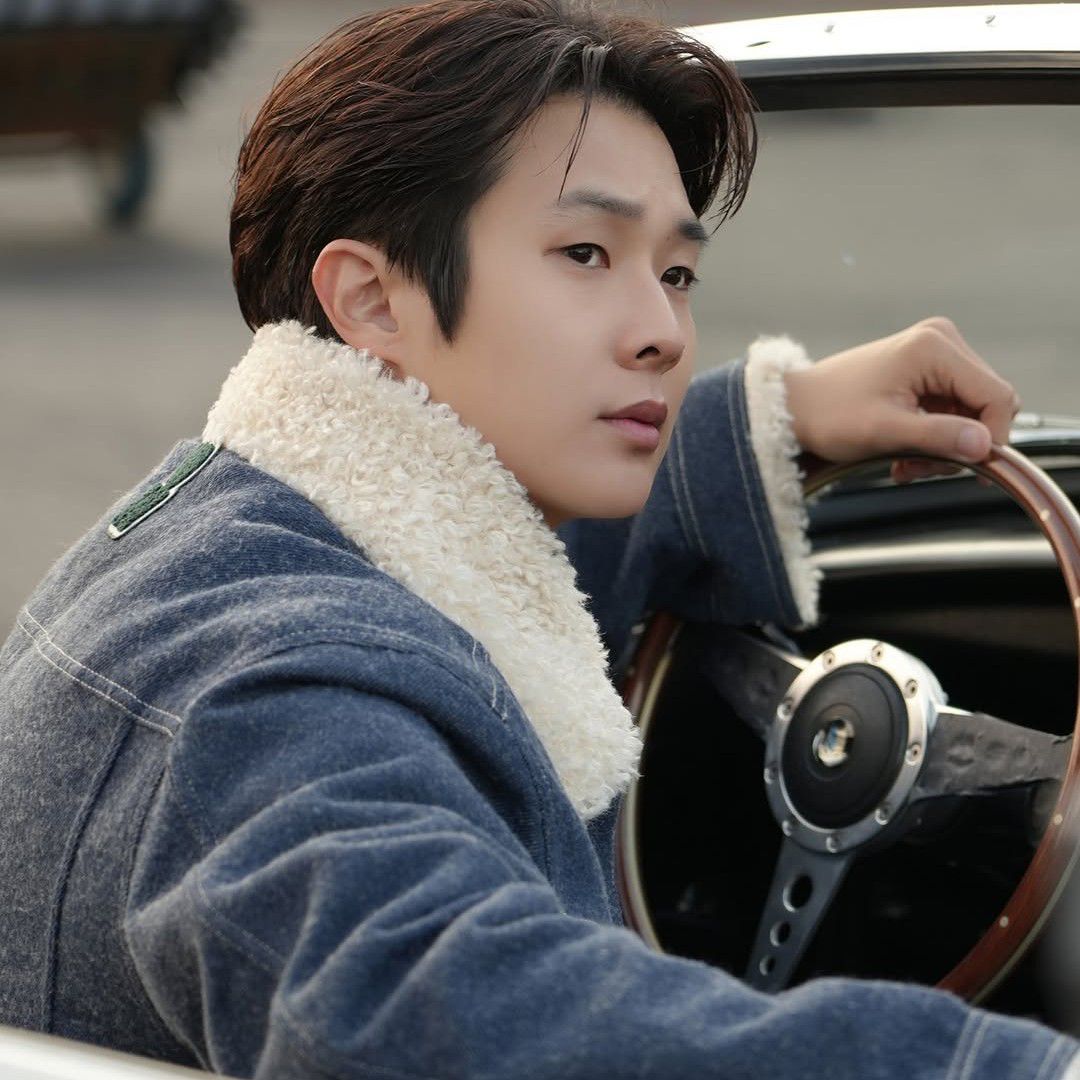 A moment captured by a fan of Choi Wooshik