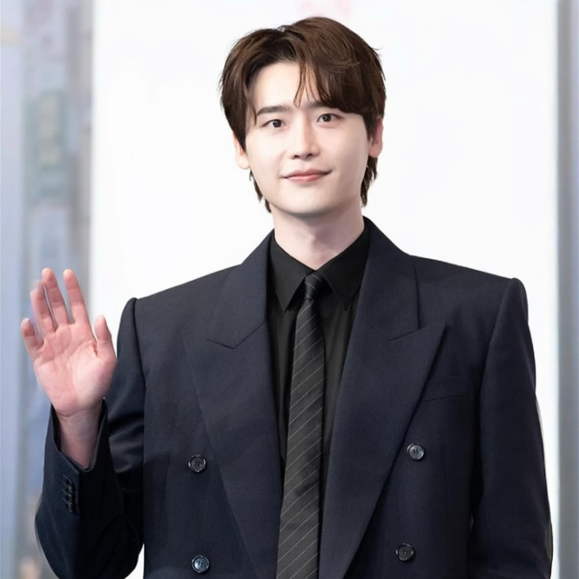Recent activity shot of Lee Jongsuk