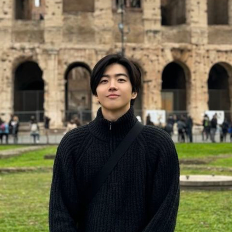 Behind-the-scenes cut of Kang Hoon