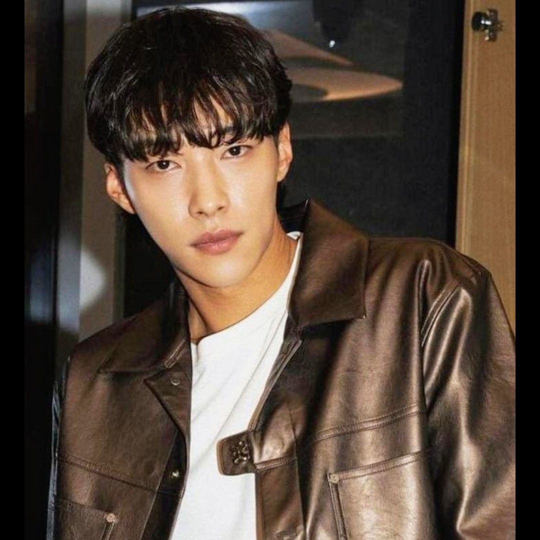 A moment captured by a fan of Woo Dohwan
