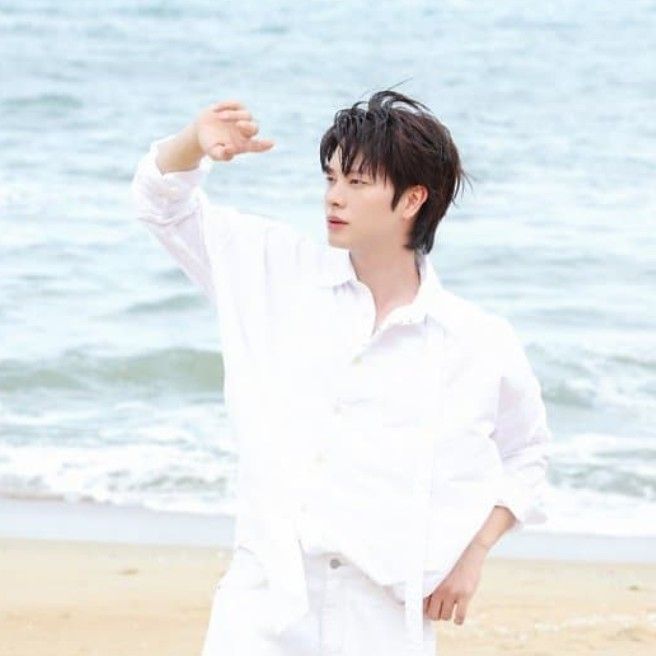 Behind-the-scenes cut of Yook Sungjae