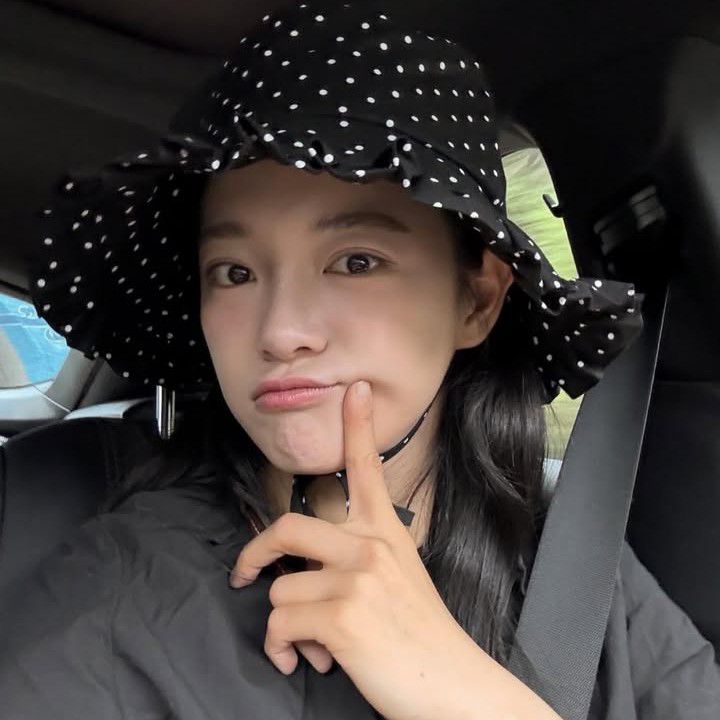 Behind-the-scenes cut of Kim Sejeong