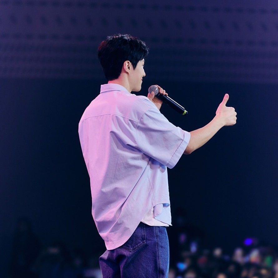A moment captured by a fan of Kim Seonho