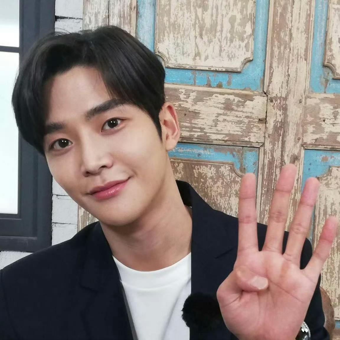 로운의 최신 사진