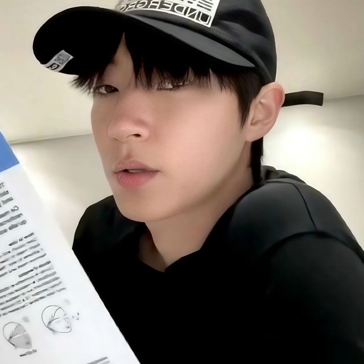 Momen yang diabadikan oleh penggemar Hwang Inyoup