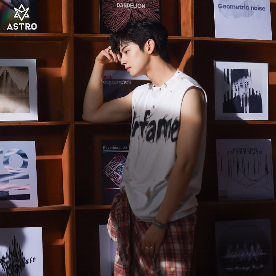 Recent activity shot of Cha Eunwoo